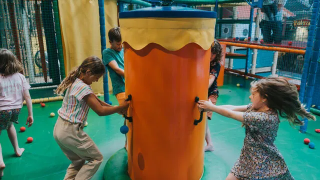 7.500 m² Indoor-Spielplatz
