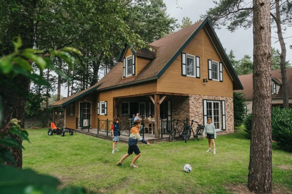Stay overnight in detached holiday homes surrounded by nature